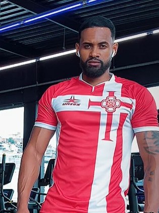 Felipe Pernambuco, barbeiro e dono da barbearia